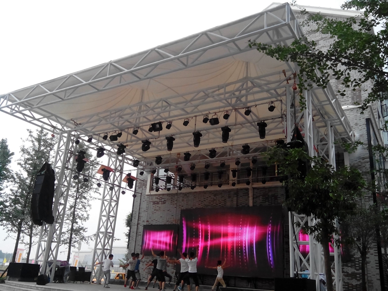 膜結(jié)構(gòu)體育設(shè)施